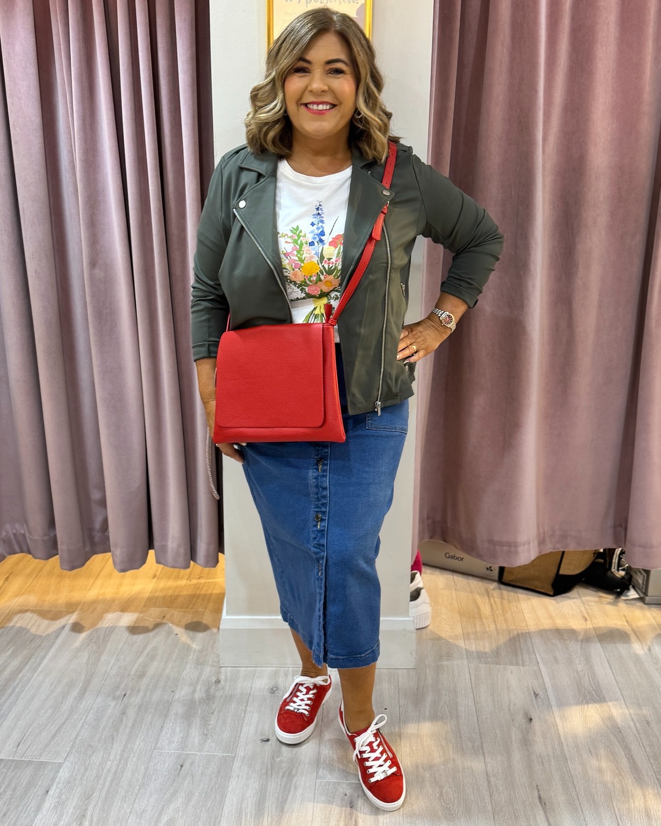 ❤️ Smiles All Around With This Outfit! ❤️
How is this top just €24.99!?

🔍 Pinns Button Up Denim Sk