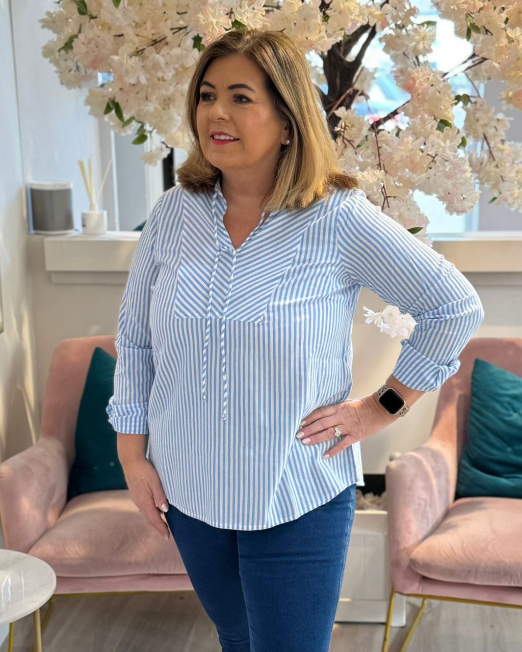 Make this top a must-have!! 💙
sizes 16-28, Pair with jeans and trainers for a laid-back look or dre