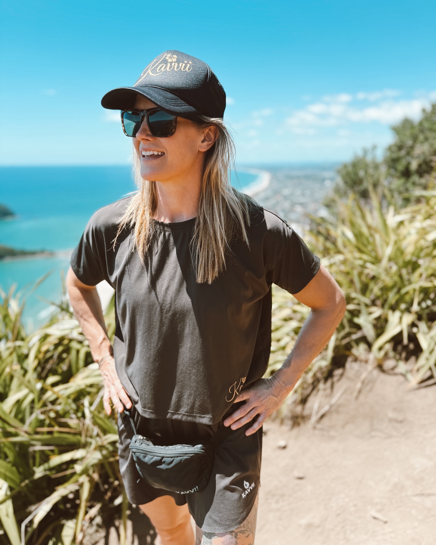Tropical state of mind……🌴\n//\nHibiscus trucker // Boxy tee \nCapsule One 20.1.25\n•\n•\n•\n#living