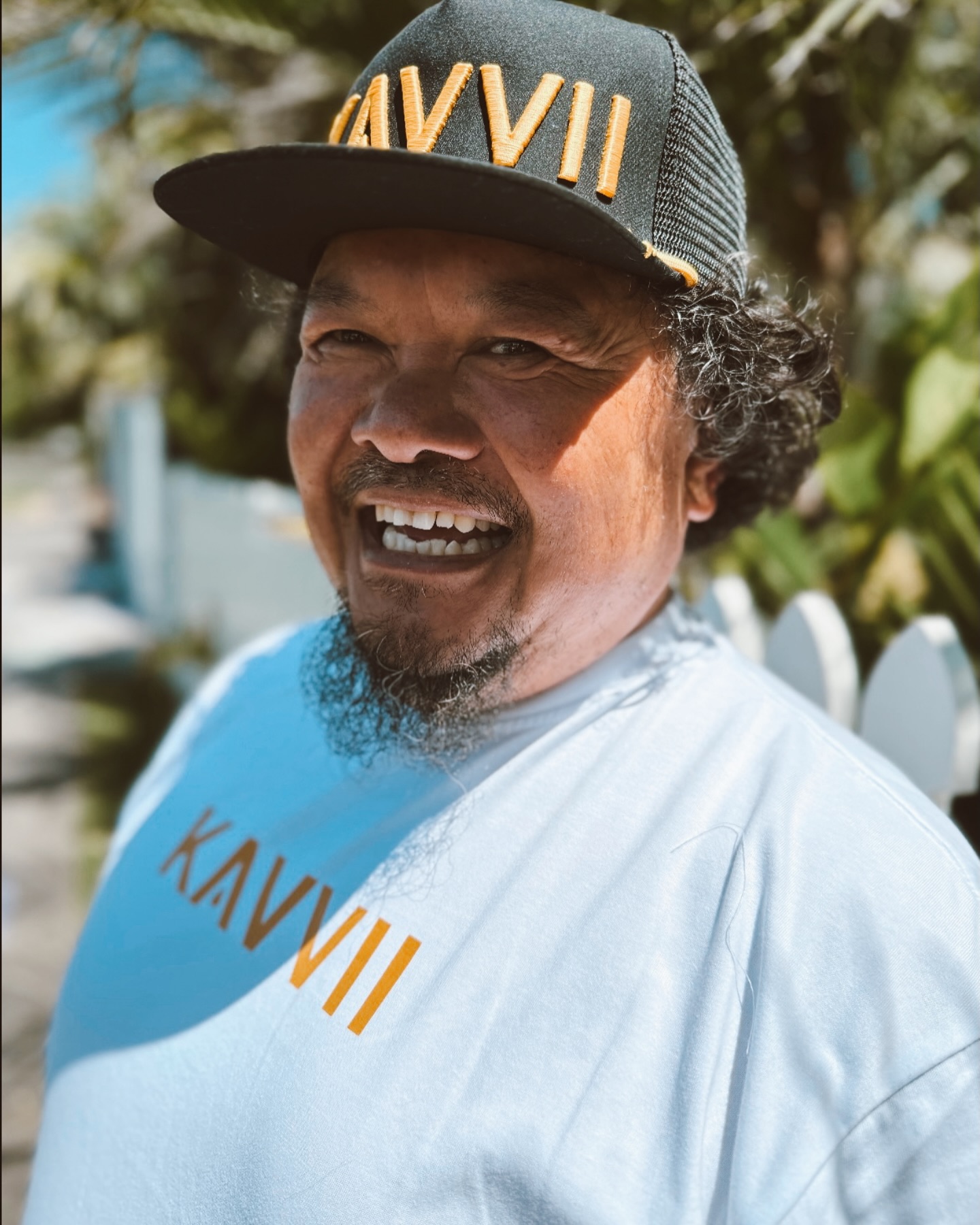 All the good feels right here…..🌴\n//\nThe SS KAVVII SnapBack & MOJO organic cotton tee …..😁\n//\n