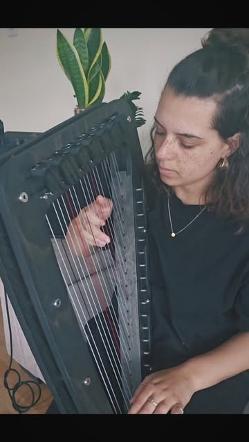 Birthday pressie is finally getting a spin 🎶🌟🎁
.
Here's a very loose cover version of #没有理由 by Ry