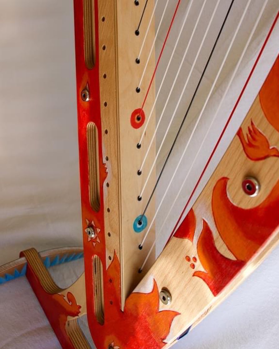 Proud to present my Harp•E 🤩 ‎يسعدني أن أقدم لكم آلة الهارب الإلكتروأكوستيك  Harp-E اللي تمكنت من و