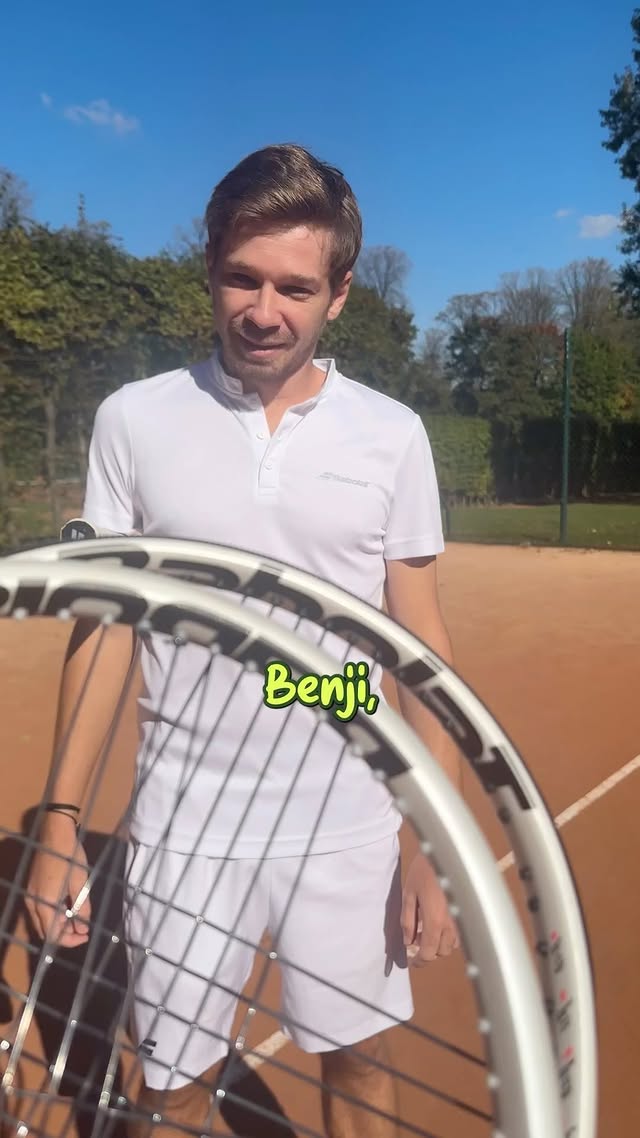 DÃ‰FIS AVEC @bensimshot !

Aujourdâ€™hui, on a cordÃ© des raquettes un peu spÃ©ciales pour le GOATT 