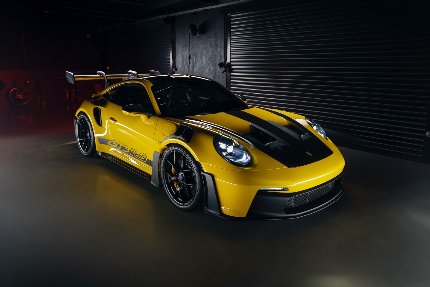 Porsche 911 GT3 RS у яскравому виконанні від South.Art😍
⠀
Ми подбали про те, щоб цей спорткар не ли