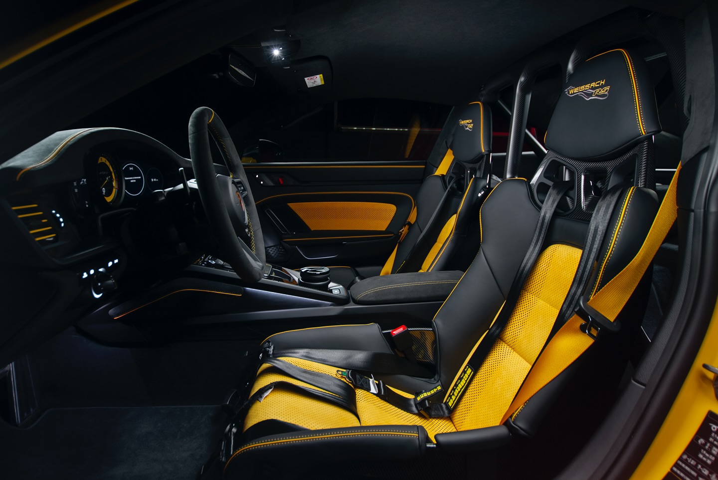 Porsche 911 GT3 RS у яскравому виконанні від South.Art😍
⠀
Ми подбали про те, щоб цей спорткар не ли