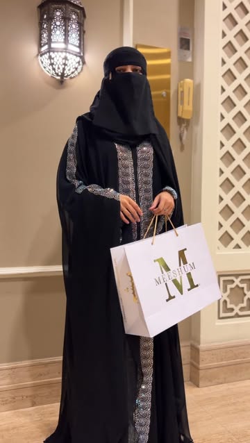 TRAFFIC WAS CRAZYY🫢🤯\n\n#milestone #meeshum #mumbaitodubai #abaya #dubaiabaya #fashiondubai #blogs