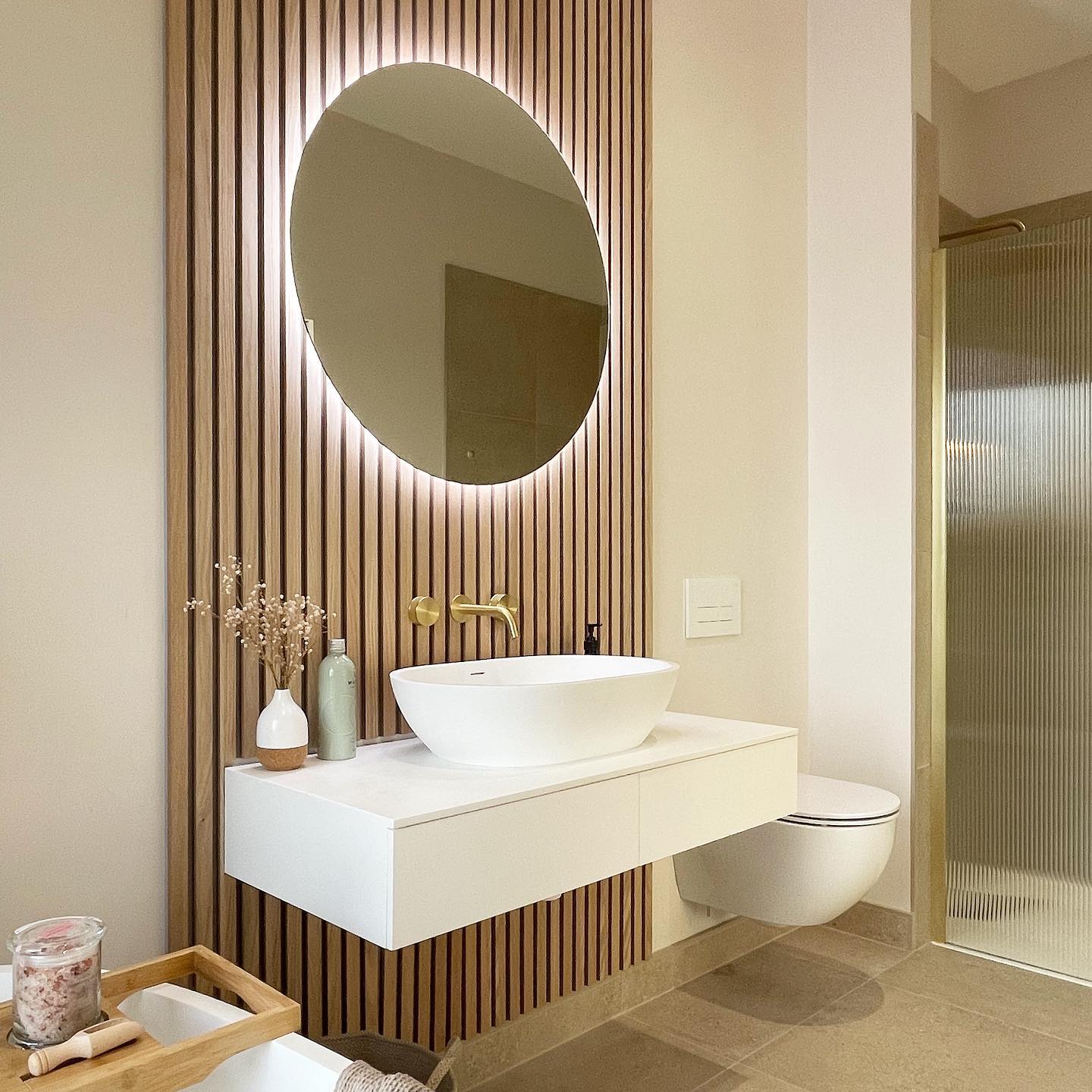 *R E E D E D  G L A S S*\n\nI had so much love for my en-suite reel the other day I thought I’d show