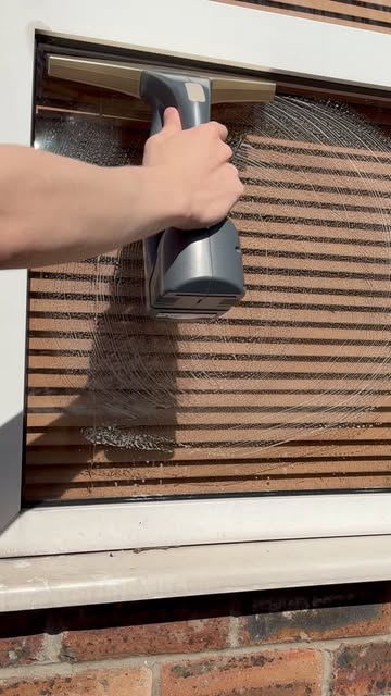 🪟Here’s a quick and easy window cleaning hack you can do to leave your windows shining!\n\n#cleanin