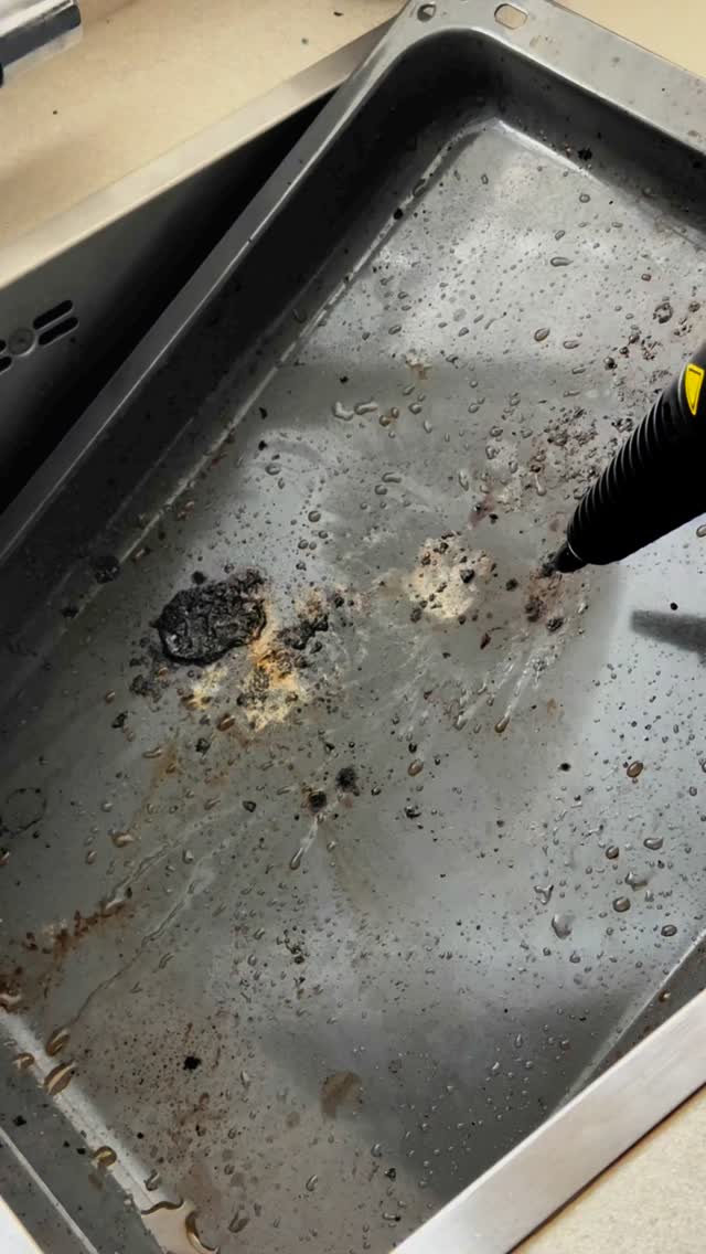 Here’s how to easily clean your oven tray!

The 15-in-1 Steam Cleaner melts away grease and grime wi