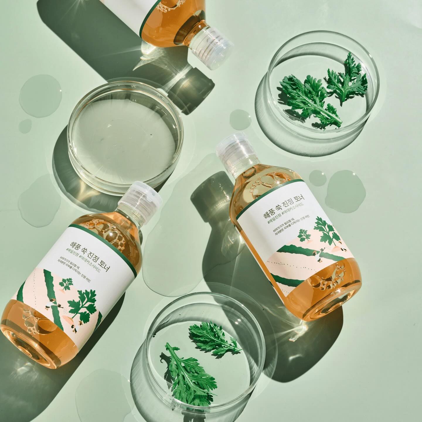 🌿 ROUND LAB Mugwort Calming Toner 🌿\n\n880 грн за 300 мл\n\nЦей загоювальний та заспокійливий тоне