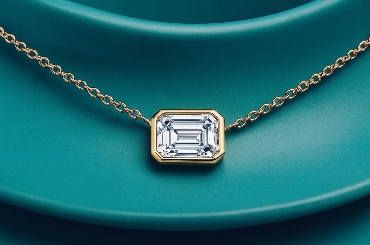 A modern classic with mesmerizing brilliance. The emerald cut reveals elegance in every facet — for 