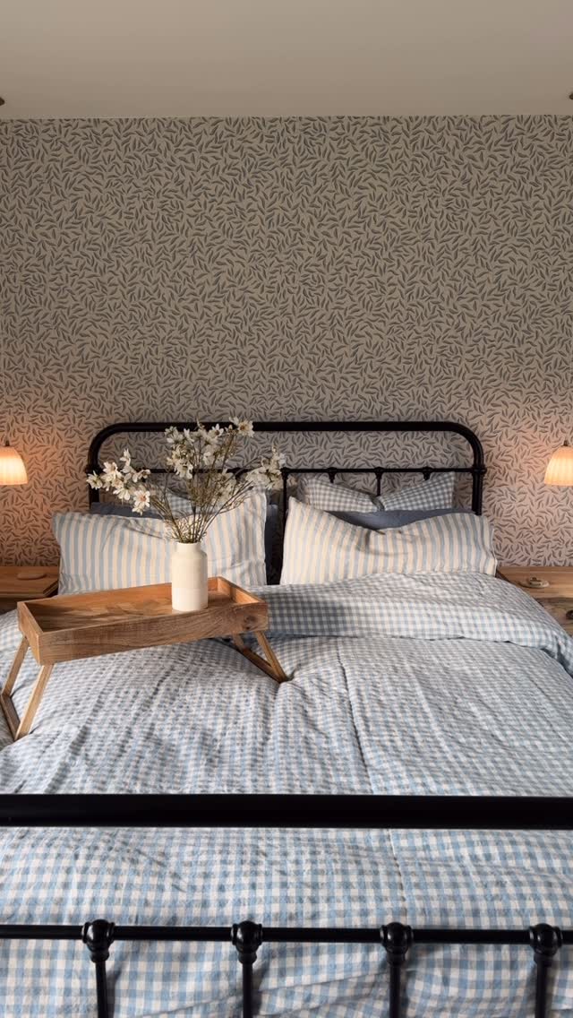 New bedding day with pigletinbed 🐷Cloud-soft linen and a bed that practically made itself 🙌🏻 Even