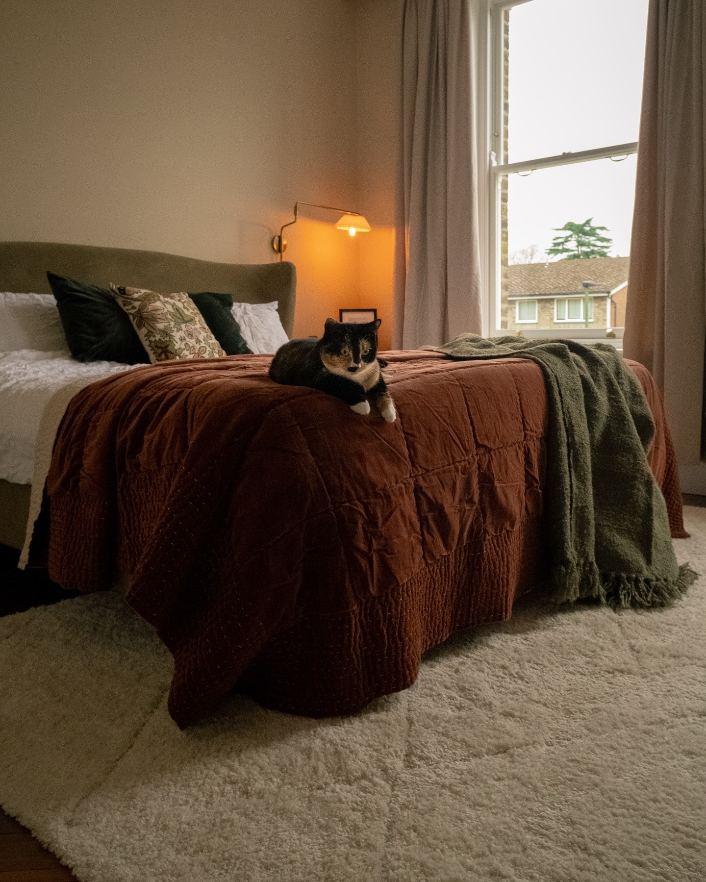 Autumnal additions to the bedroom. Pickle approves.

Bed: featherandblack 
Bedspread: cotswoldco 
Th