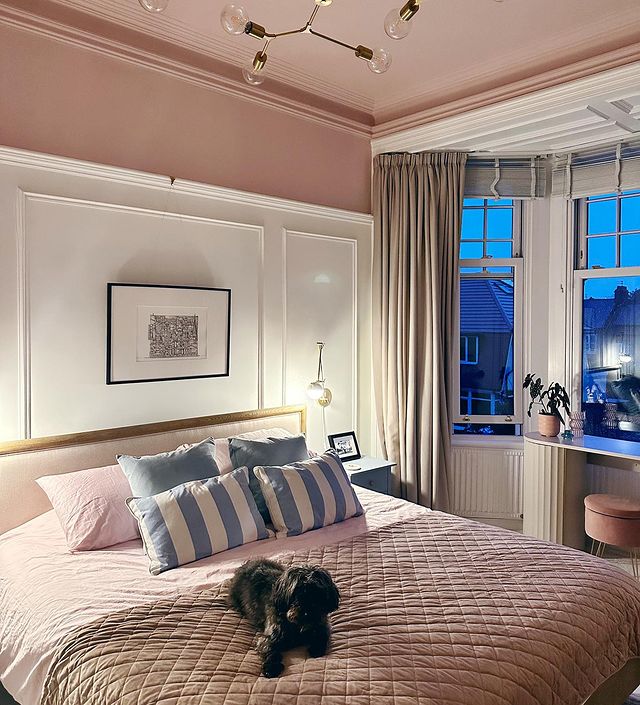 Love a tidy room and so does the dog ðŸ¶

#Paintedceiling #bedroomdecor #bedroomdesign #bedroominsp