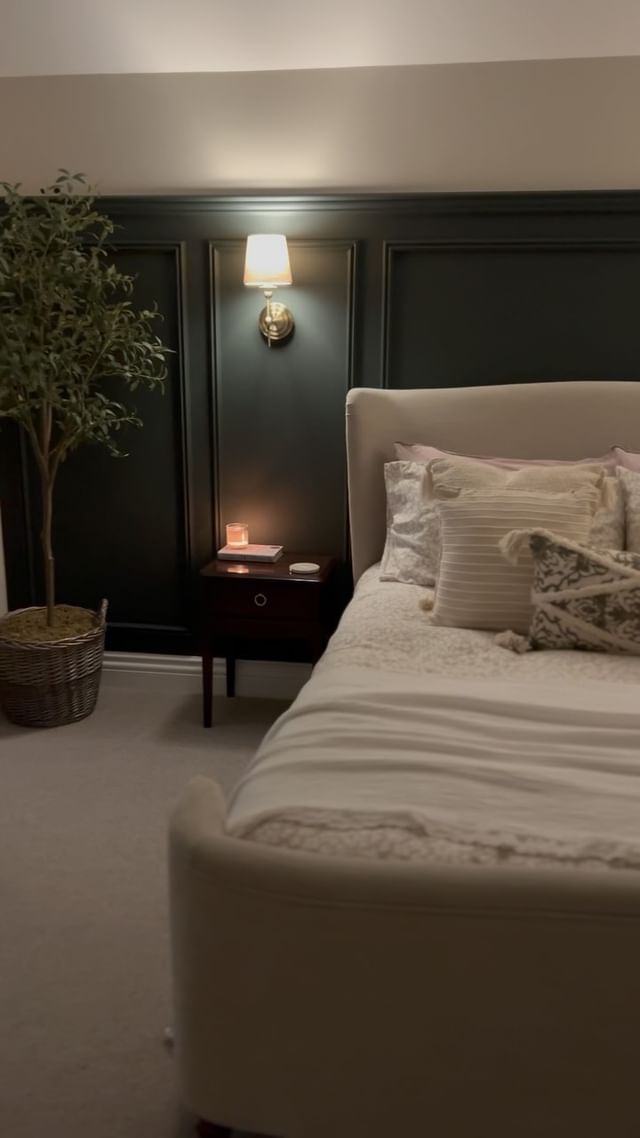 Cosy evenings are definitely my thing x

Charlotte bed featherandblack 
Bedding hmhome 
Wall lamps m