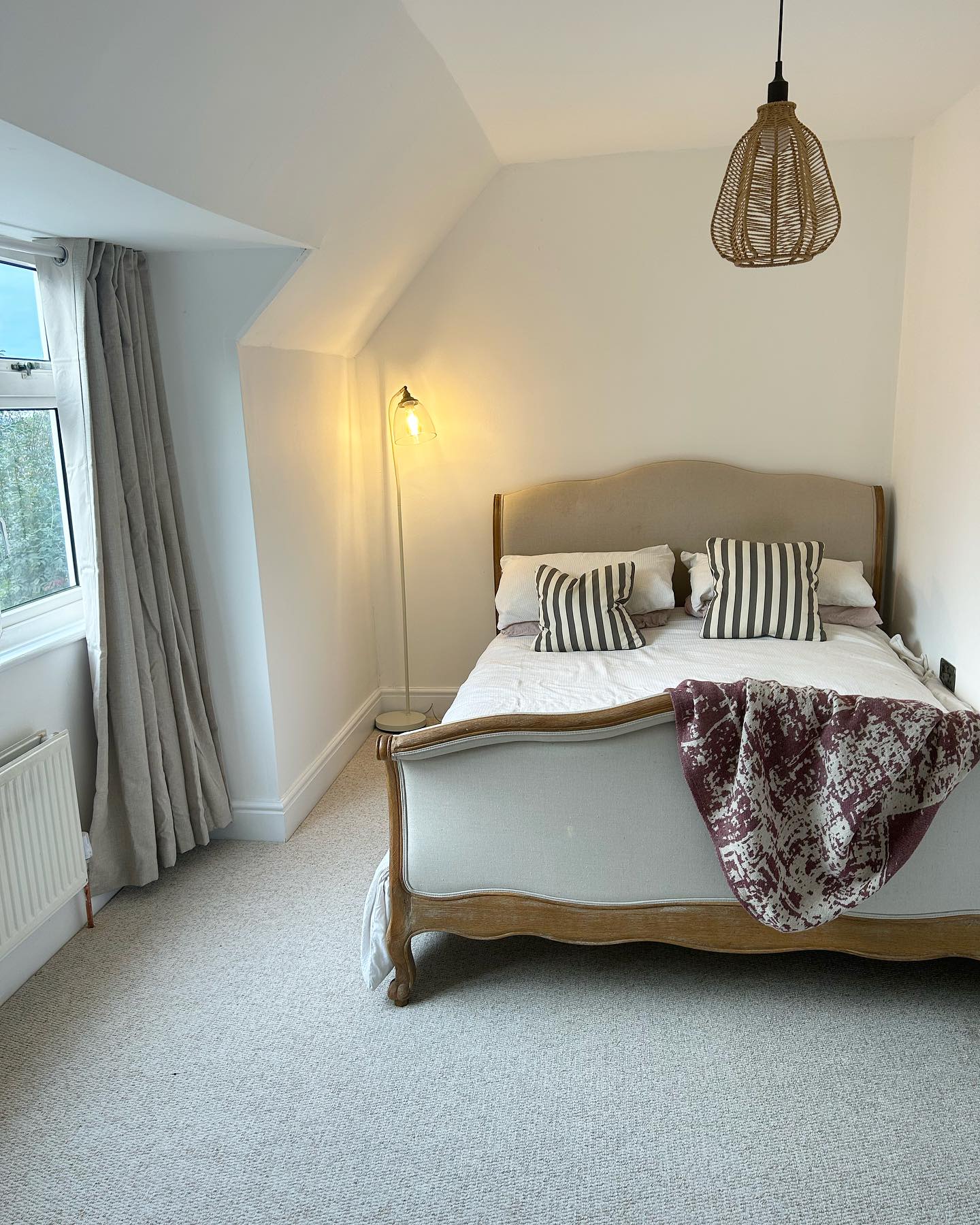 Still a bit of tarting up to do but we have a finished guest bedroom! This was the room that got neg