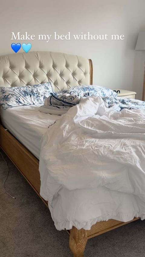 Morning energy ðŸ©µ

#cleaning #cleanwithoutme #cleaningmotivation #cleanbedroom #lauraashley #feath