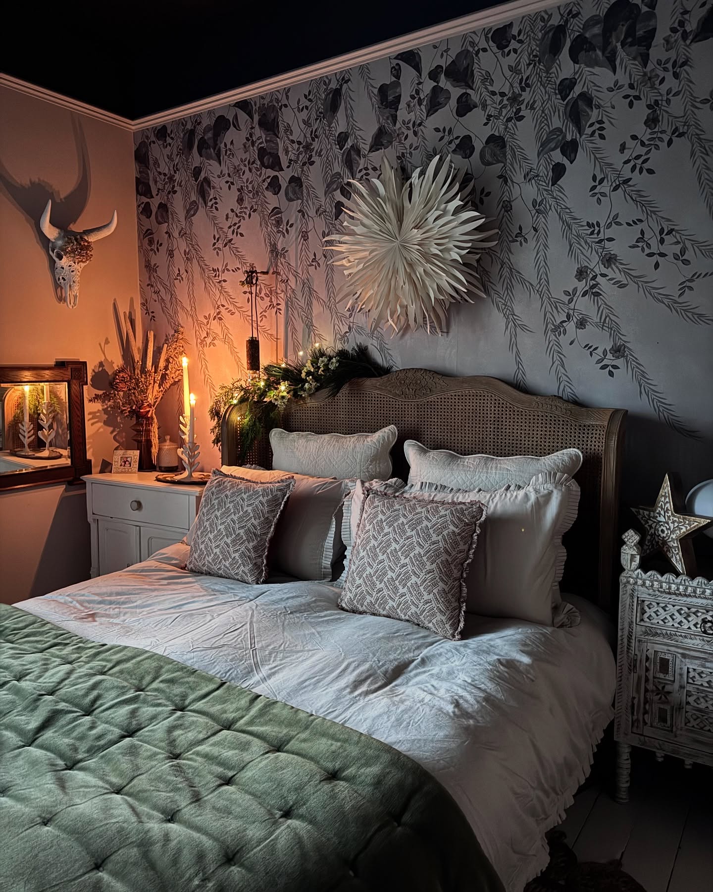 Adding some Christmas touches to my bedroom to make it extra cosy. Who else decorates their bedrooms