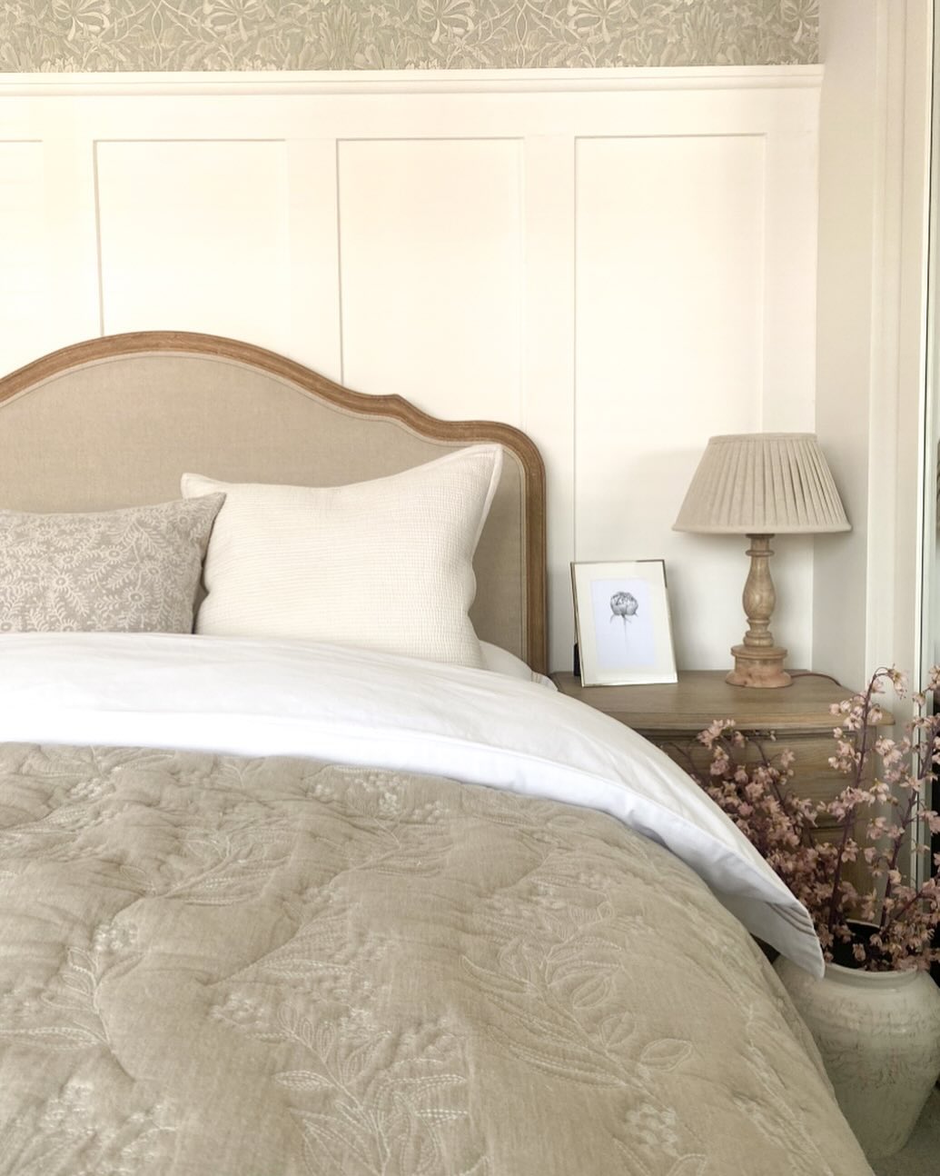 Happy Saturday 
Hope you have a lovely weekend 
BekðŸ¤Ž

#cosyhome #homesweethome #bedroom #bedroomp