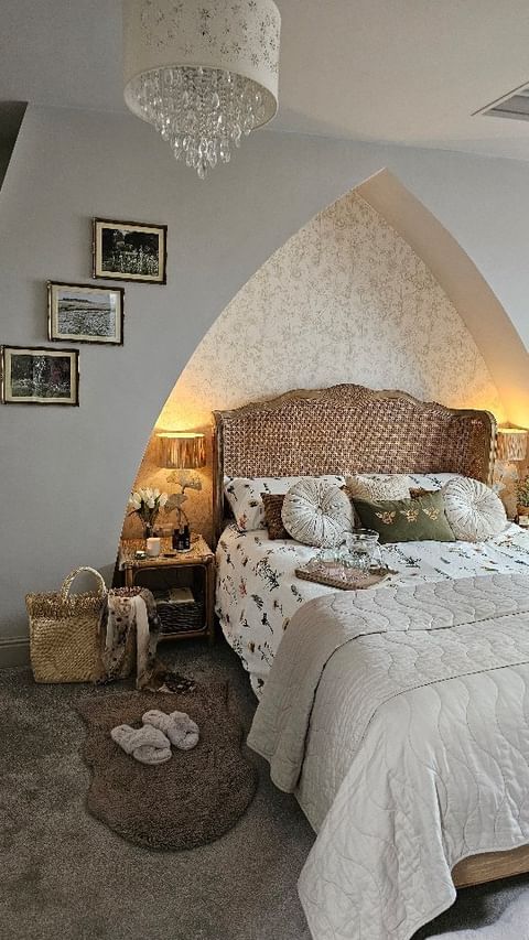 Have a lovely cosy evening âœ¨ï¸
.
Hope you've had a good day. Is it bedtime yet! 
.
.
.
.
.

.
.
C