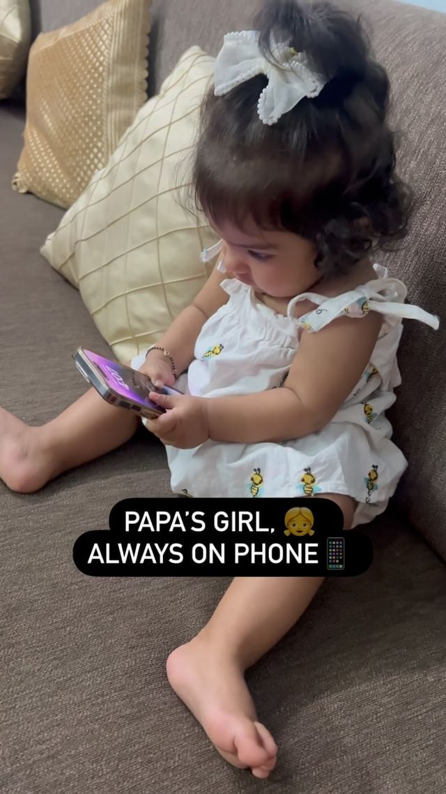 Is your baby girl, a papa’s girl too?
🐝Honey bee honey bee!🐝