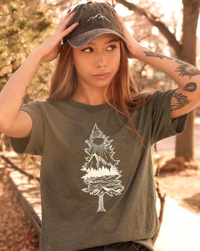 🌿 Mountains and trees? Yes please! 🌿 
Featuring our Take Me Home Tee!

•
•
•
📸 @noellegrace.img