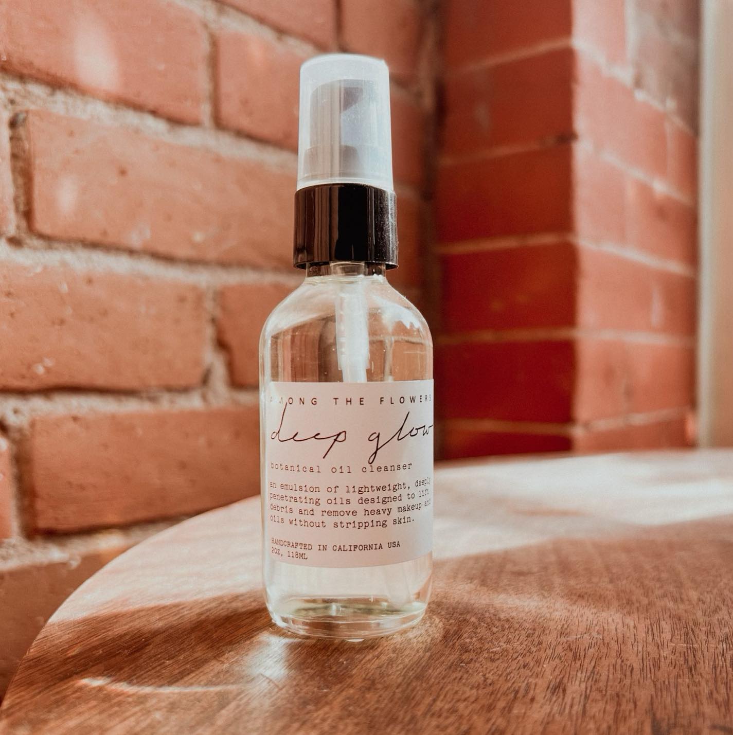 ⭐️ The best cleanser ever ⭐️ 
Featuring our Deep Glow Oil Cleanser!

•
•
•
📸 @reagannnelise