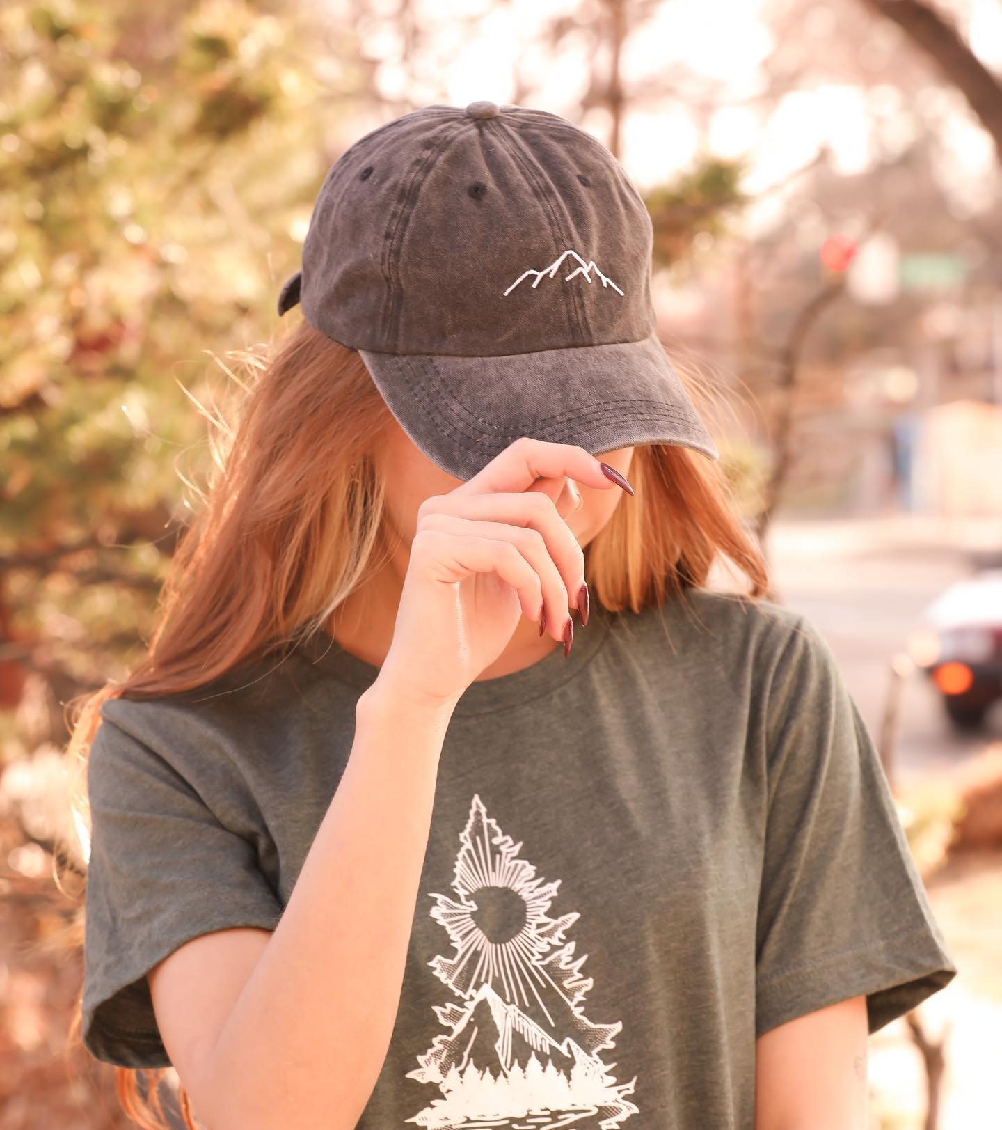 🤍 Another perfect cold weather accessory! 🤍 
Featuring our Mountains Baseball Cap!

•
•
•
📸 @noel