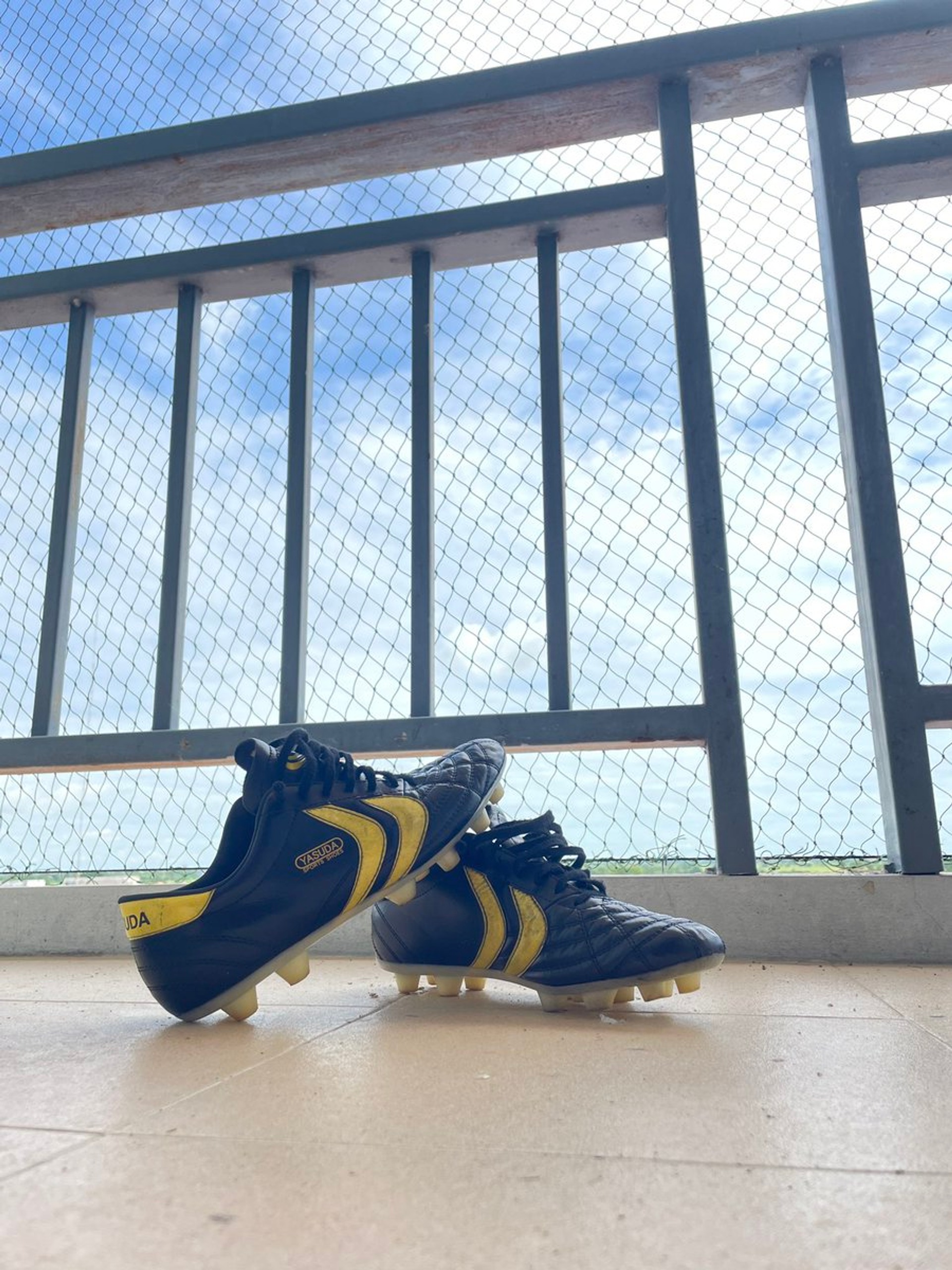 練習試合の日の朝はスパイク磨きからスタート。
磨けるから黒スパはいいね👍

#YASUDA #YASUDAFOOTBALL