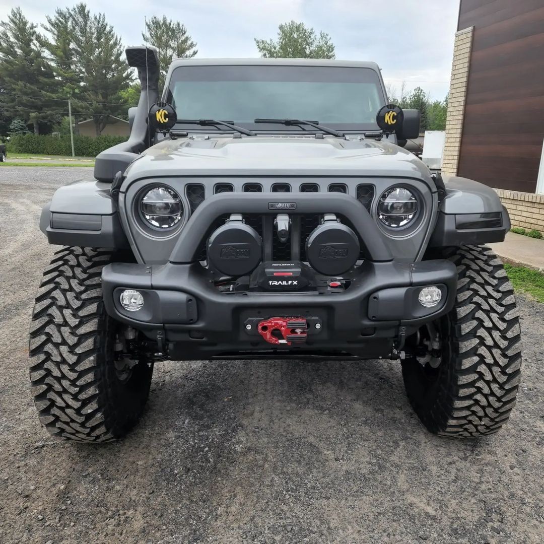 2022 Jeep Gladiator with #TrailFX Reflex 2.0 winch ðŸ”¥
ðŸ“·: @drmecaniqueetsuspensionchambly 
#rich
