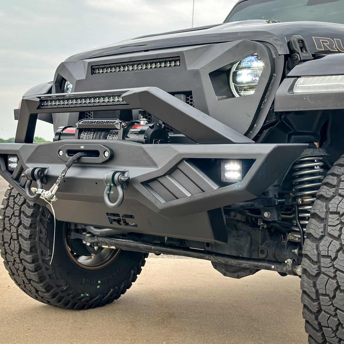Jeep Wrangler with #TrailFX JL09T grille
📷: @xtacenter 
#coopersvillemichigan #shoplocal #wrangler 