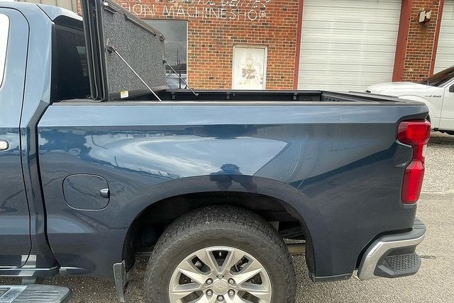 Repost: @truckstuff2882 

TrailFX Premium Flush Tonneau Cover featured on the 2019 Chevrolet Silvera