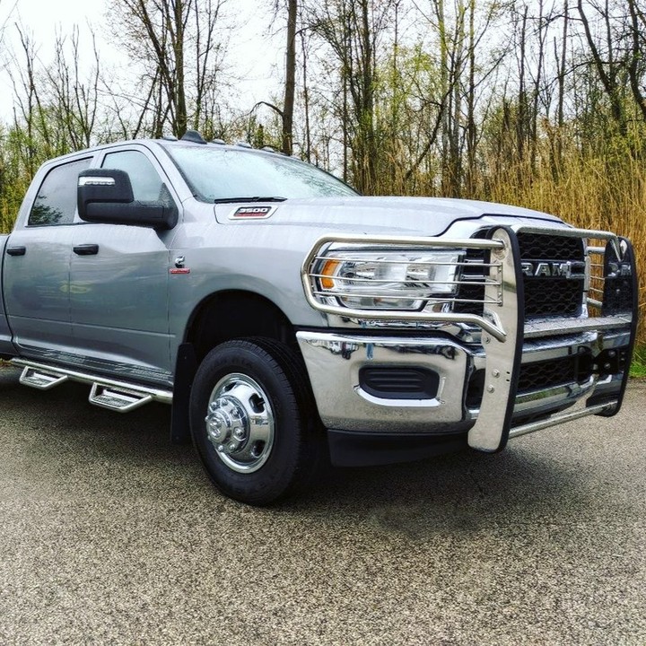 Ram 3500 with #TrailFX grille guards
📷: linex_of_streetsboro 
#linex #linexit #linexofstreetsboro #