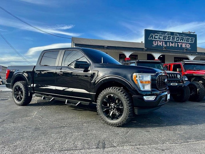 2022 Ford F-150 with #TrailFX Drop Down Steps ðŸ”¥
ðŸ“·: @aushop951 
#riversidecalifornia #shoplocal