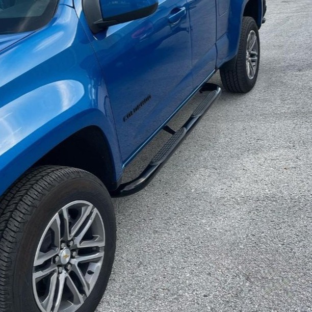 2022 Chevrolet Colorado with 3â€ round #TrailFX nerf bars
ðŸ“·: @banditcustomsllc 
#portrichey #flo