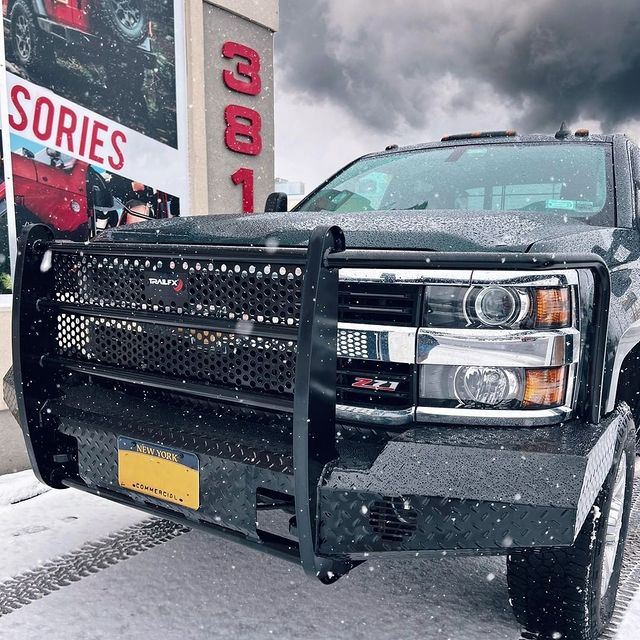 Another #FrontEndFriday is here ðŸ™Œ Check out this Silverado 2500 with #TrailFX full replacement bu