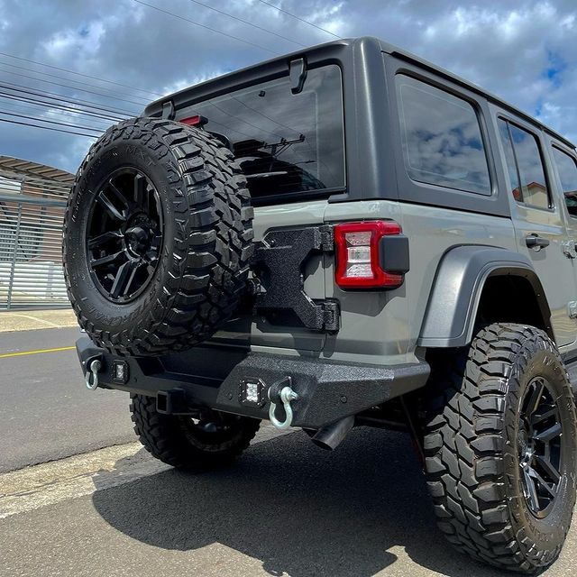 ðŸ“·: @superwheelscr 

2021 Jeep Wrangler Sport
ðŸ’¥ TrailFX Stubby Bumper with Skid Plate and Winch