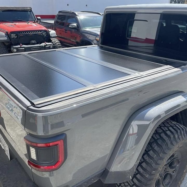 Jeep Gladiator with #TrailFX Premium Hard Tonneau Cover

Save up to $50 with TrailFX's tonneau cover
