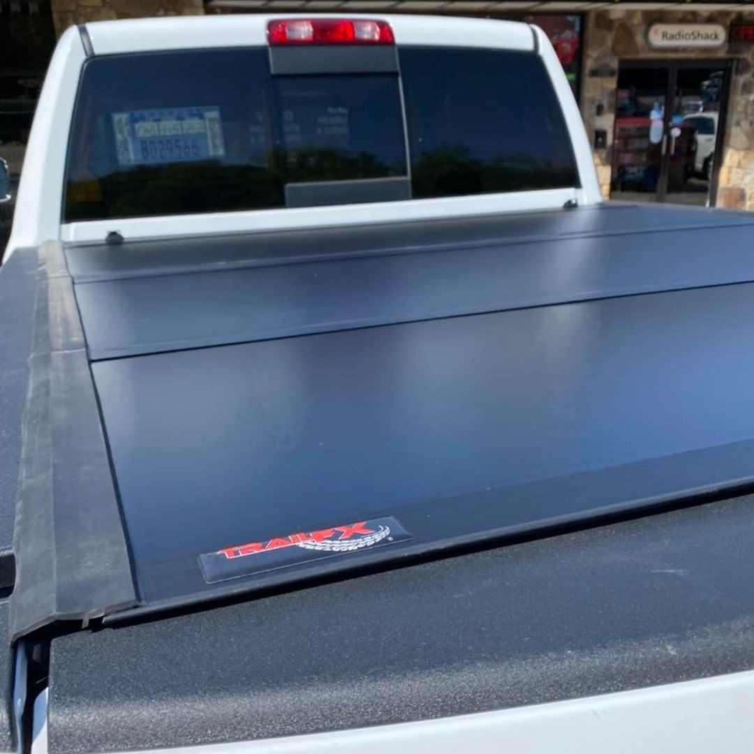 There is still time to claim your #TrailFX rebate on tonneau covers! 

TrailFX Premium Hard Folding 