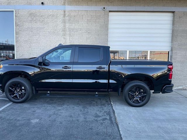 2021 Chevy Silverado 1500 with a #TrailFX leveling kit 

ðŸ“·: @linexofbakersfield 
#linex #bakersfi
