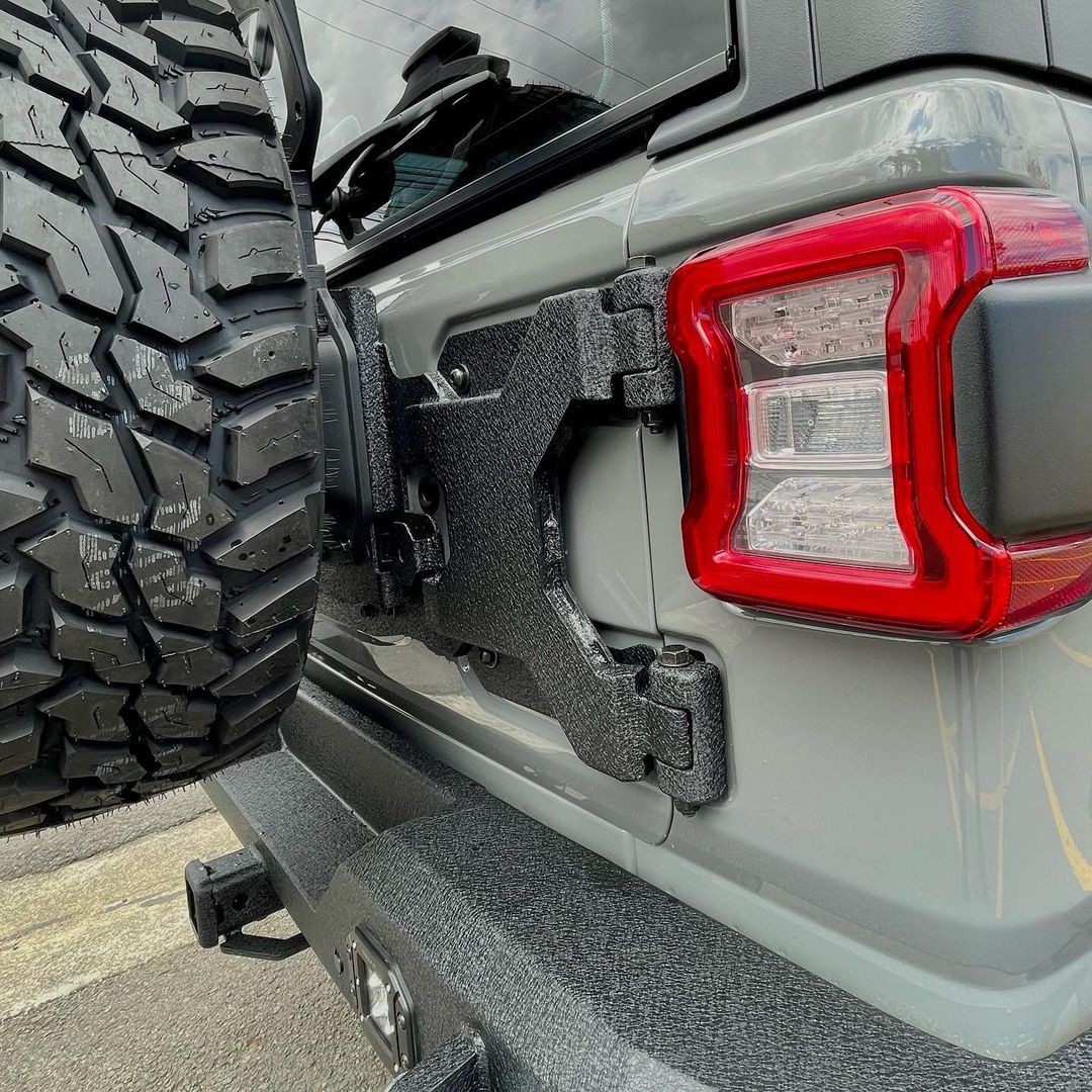 ðŸ“·: @superwheelscr 

2021 Jeep Wrangler Sport
ðŸ’¥ TrailFX Stubby Bumper with Skid Plate and Winch