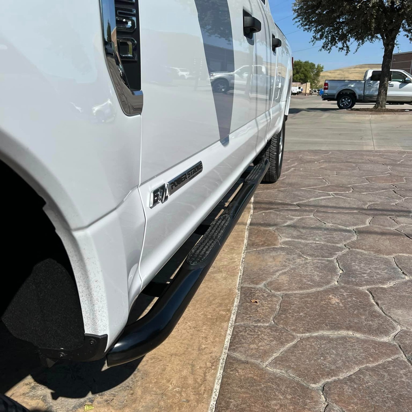 2022 Ford F-250 with #TrailFX step bars
ðŸ“·: @north.texas.truck.accessories 
#lewisvilletx #shoploc