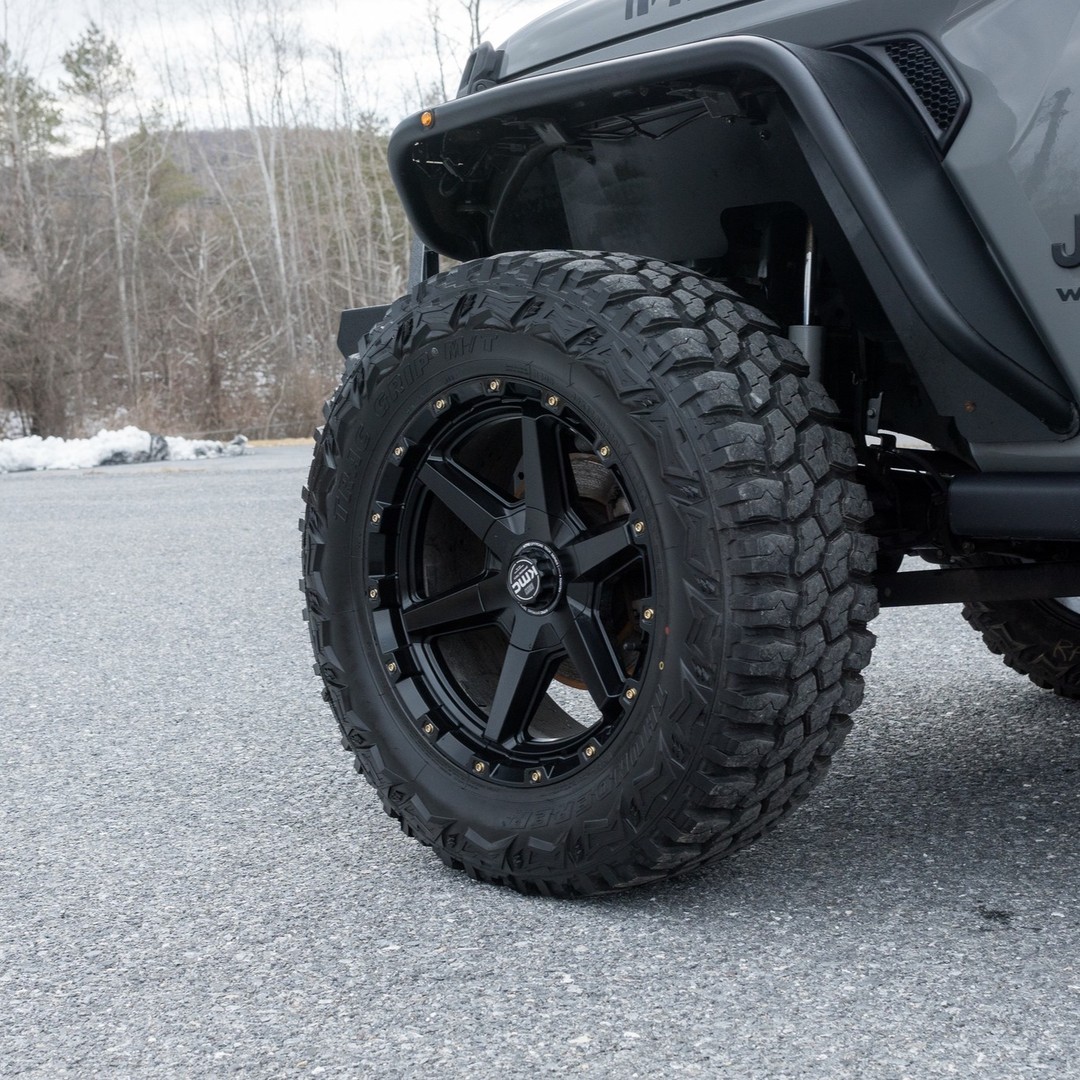 2020 Jeep Wrangler with #TrailFX bumpers, fender flares & well liners ðŸ”¥
ðŸ“·: @lundgrensubaru 
#b