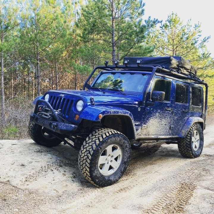 Jeep Wrangler with #TrailFX roof rack 🔥
📷: @broverlanders_al 
#jeep #jeepwrangler #jku #offroad #o