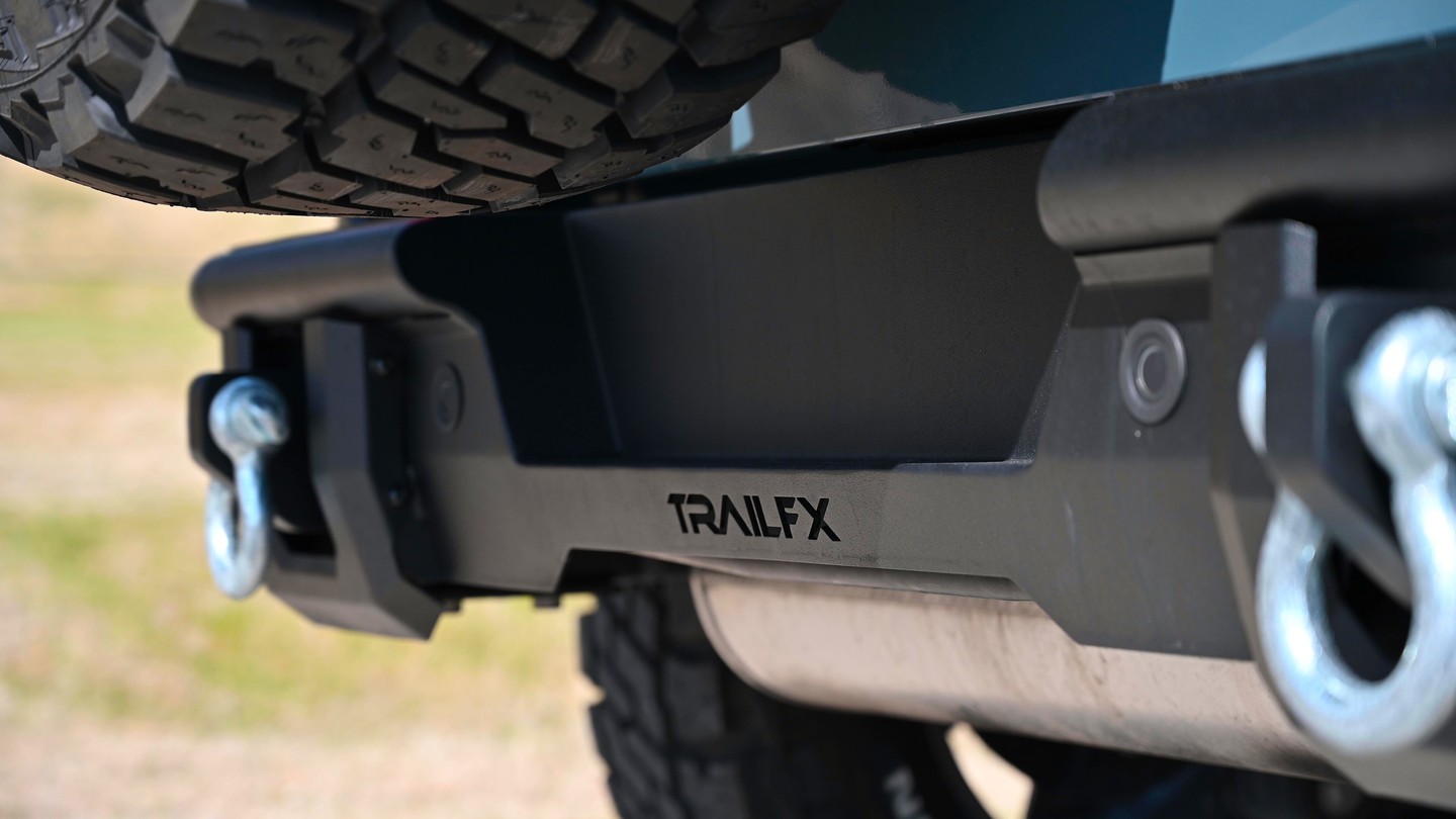Ford Bronco with #TrailFX rear bumper.

TrailFX rear bumper for the Ford Bronco includes D-rings and