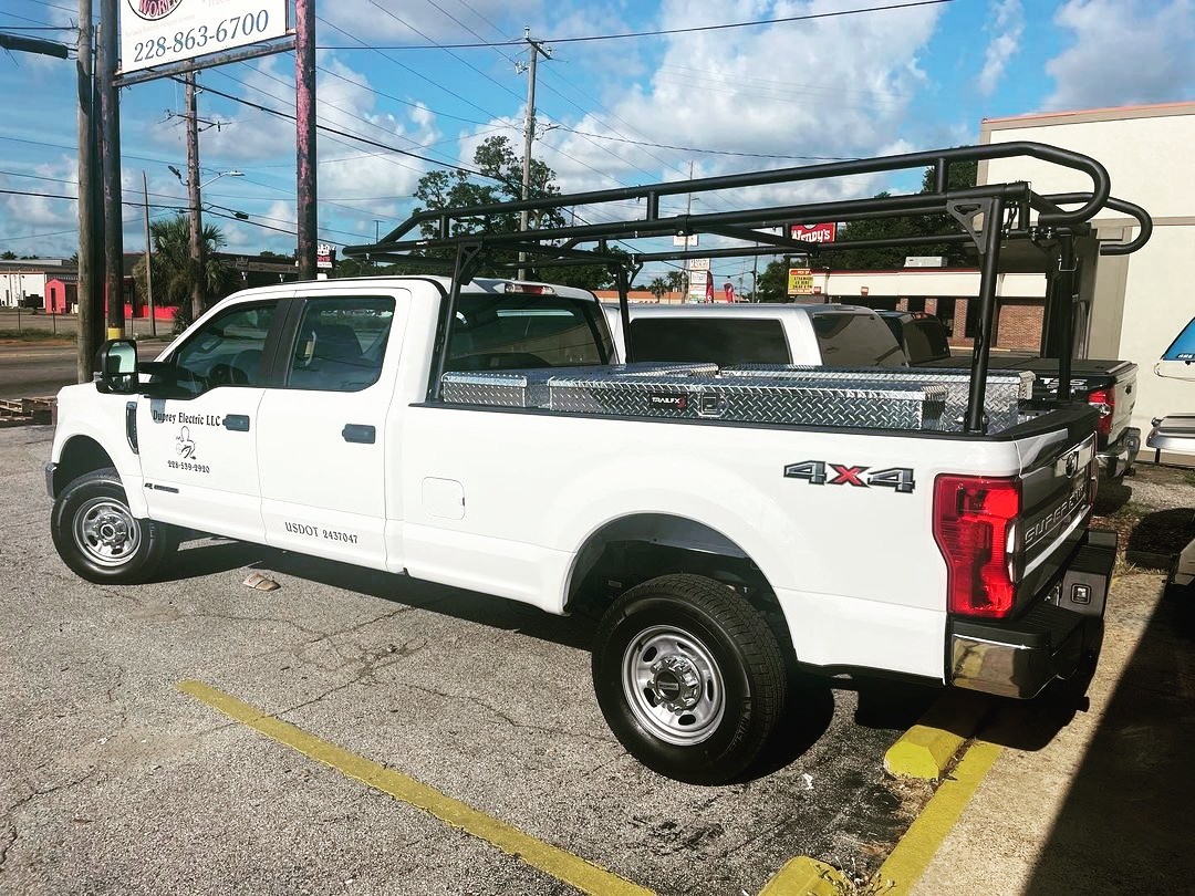 #TrailFX Heavy-duty contractor rack and toolbox setup ðŸ’ª
ðŸ“·: @topper_world 
#slidelllouisiana #g