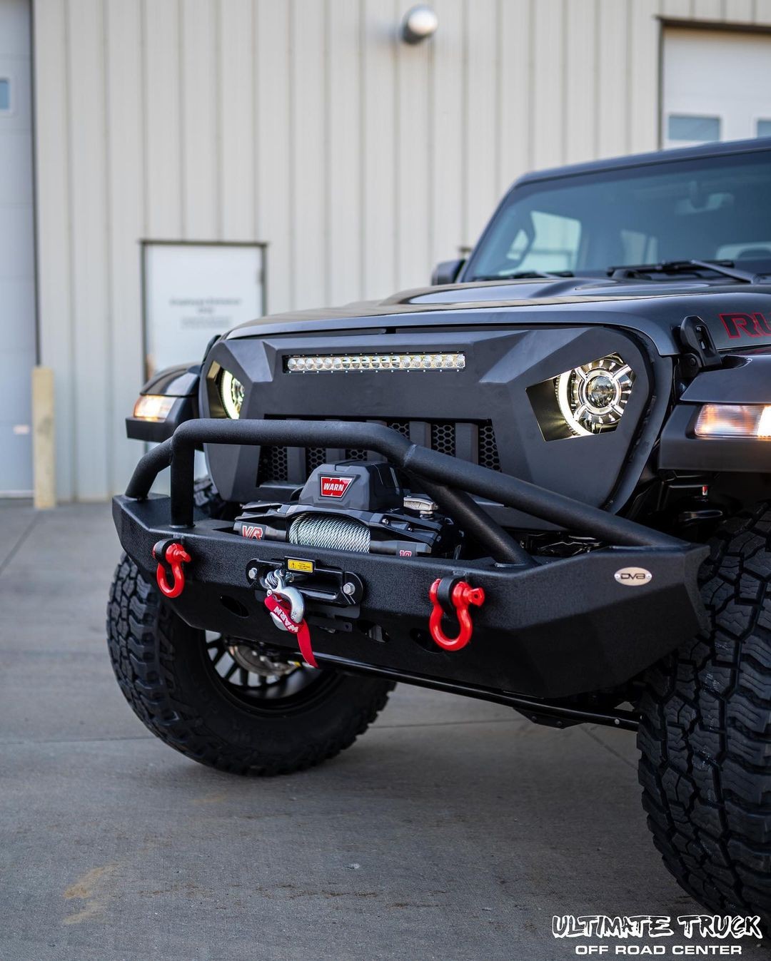 ðŸ“·: @ultimate_truck 

Killer Gladiator with TrailFX Aluminum Grille with 20â€ Light Bar ðŸ˜Ž

#tr