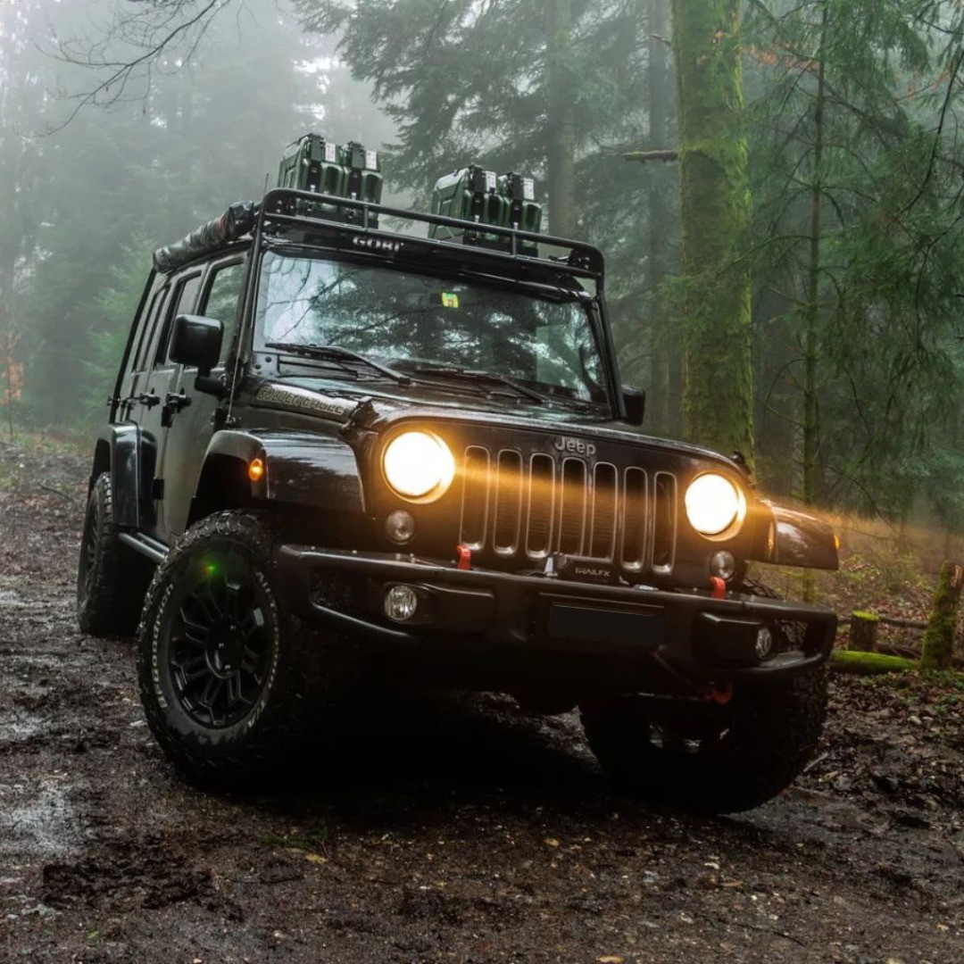 Jeep Wrangler with #TrailFX Reflex 2.0 Winch
ðŸ“·: @caravolution 
#jeep #jeepwrangler #jeepwinch #wi
