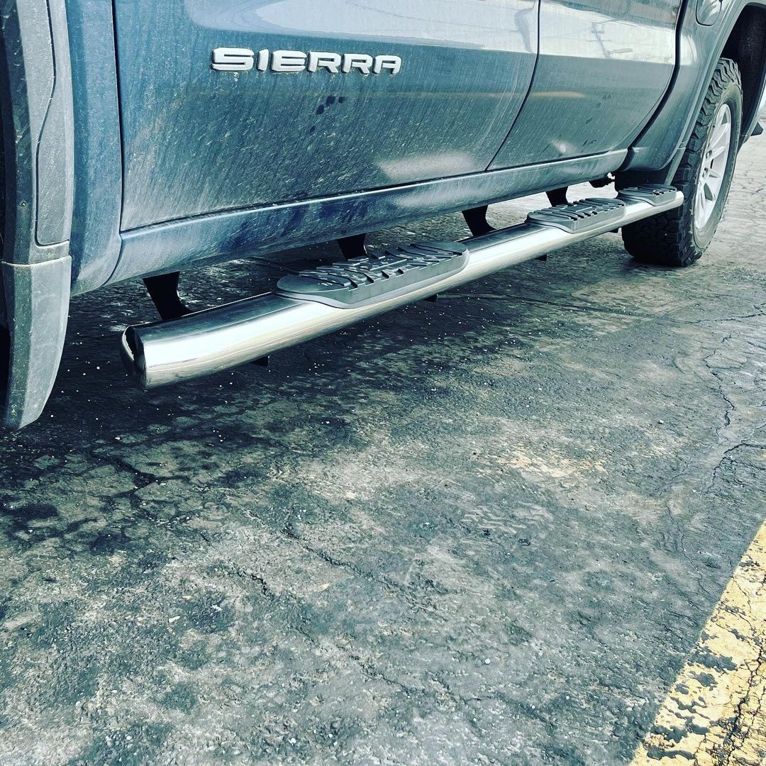 GMC Sierra with #TrailFX 5" stainless steel side steps
ðŸ“· @ricks_wild_things 
#twinfallsidaho #sho