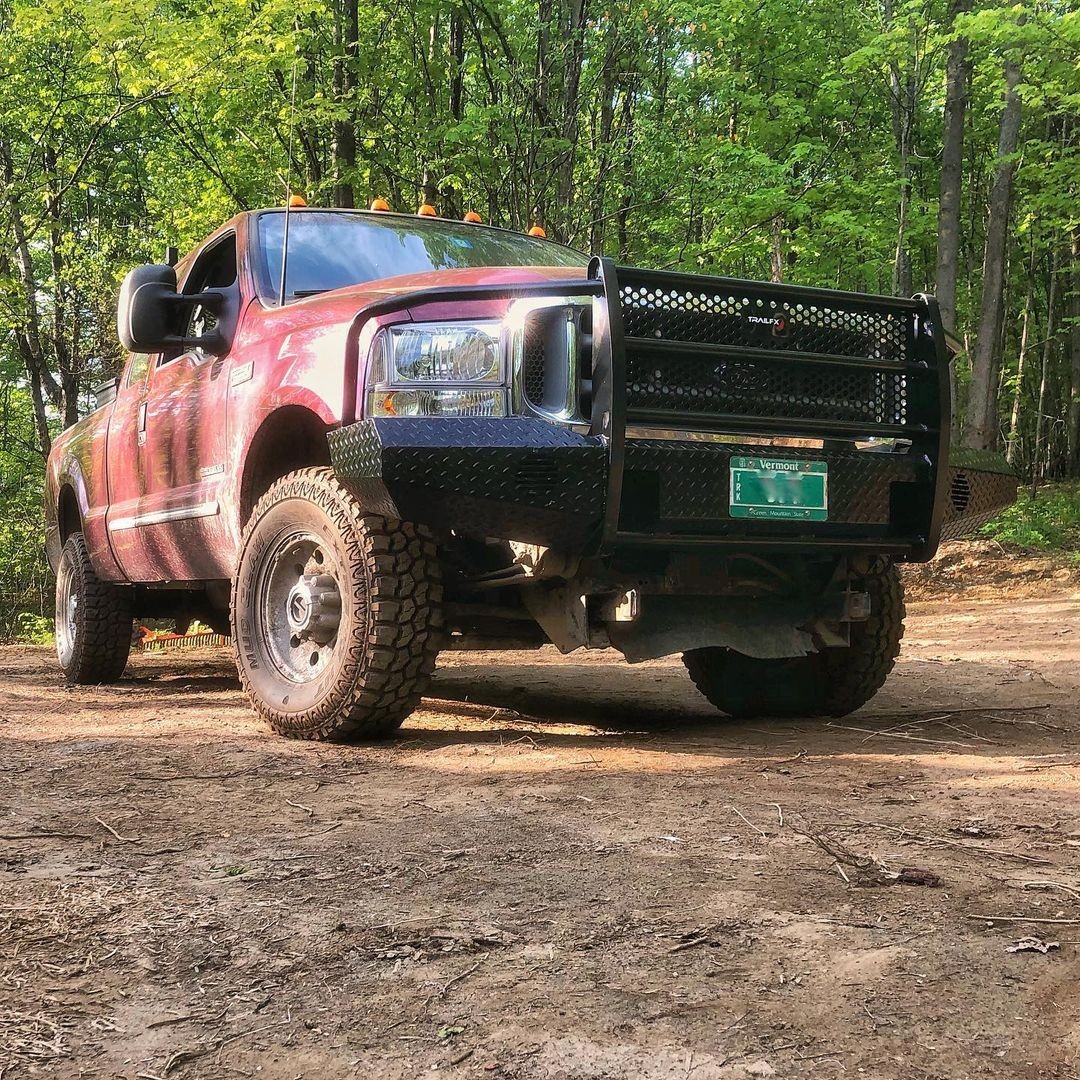 Starting #FrontEndFriday with an F250 with #TrailFX full replacement bumper ðŸŒ„

ðŸ“¸: @tunbridge_l